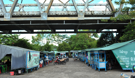Jelajahi Surga Kuliner Akhir Pekan di Sekitar Jembatan