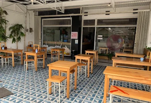 Warung Cak Koting: Surga Kuliner Gorengan di Stasiun Lempuyangan